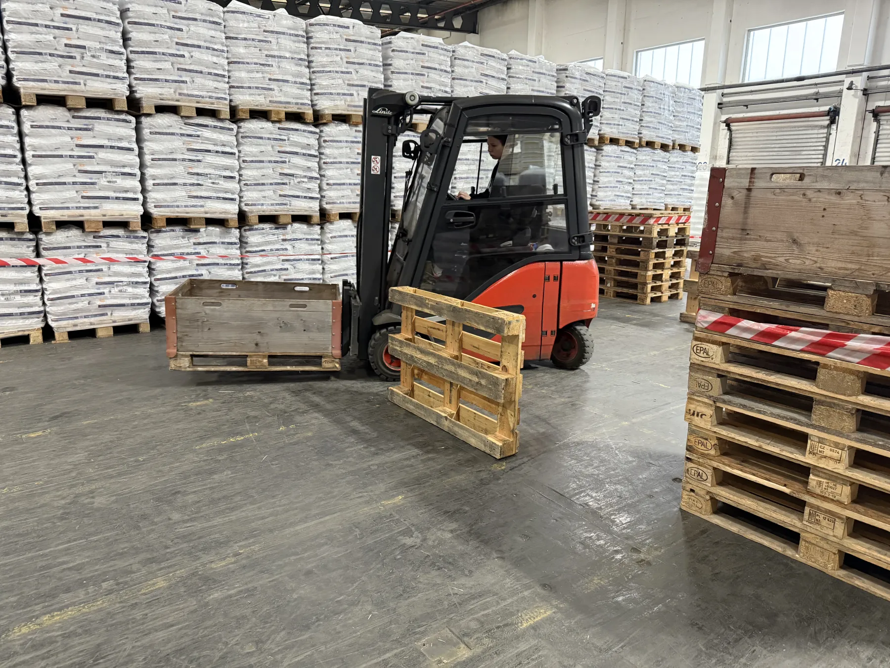 Fahrtechnik mit Last im Parcours