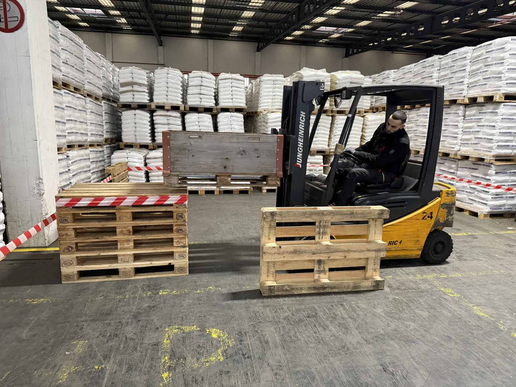 Fahrübung im Lagerparcours